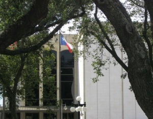Victoria, TX: Victoria Court House - Texas Flag