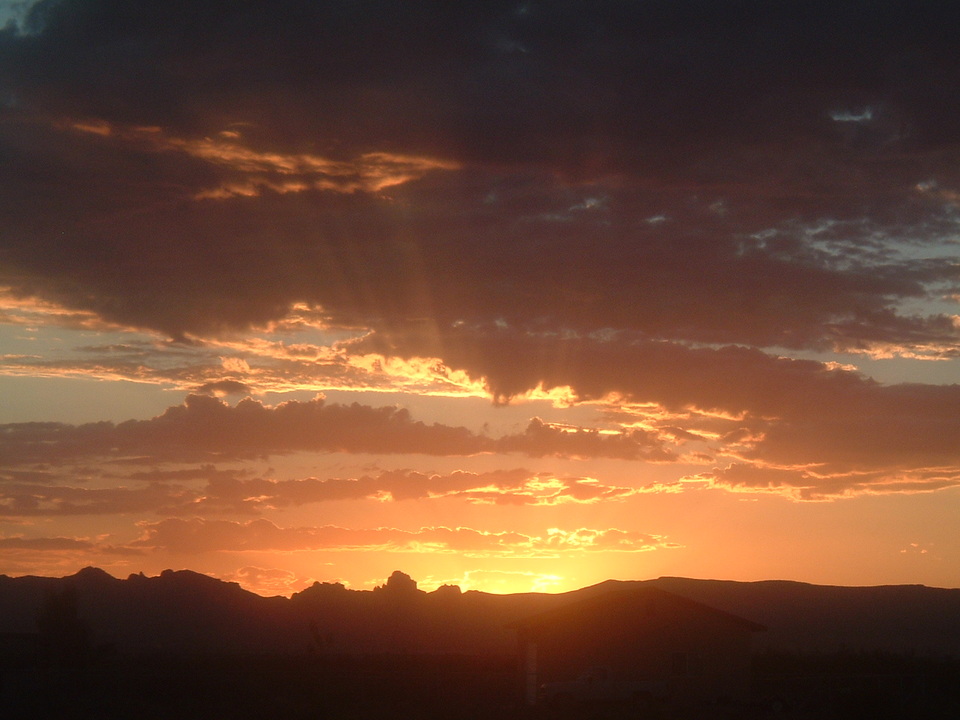Golden Valley, AZ: Breath-taking view of sunset from our front porch