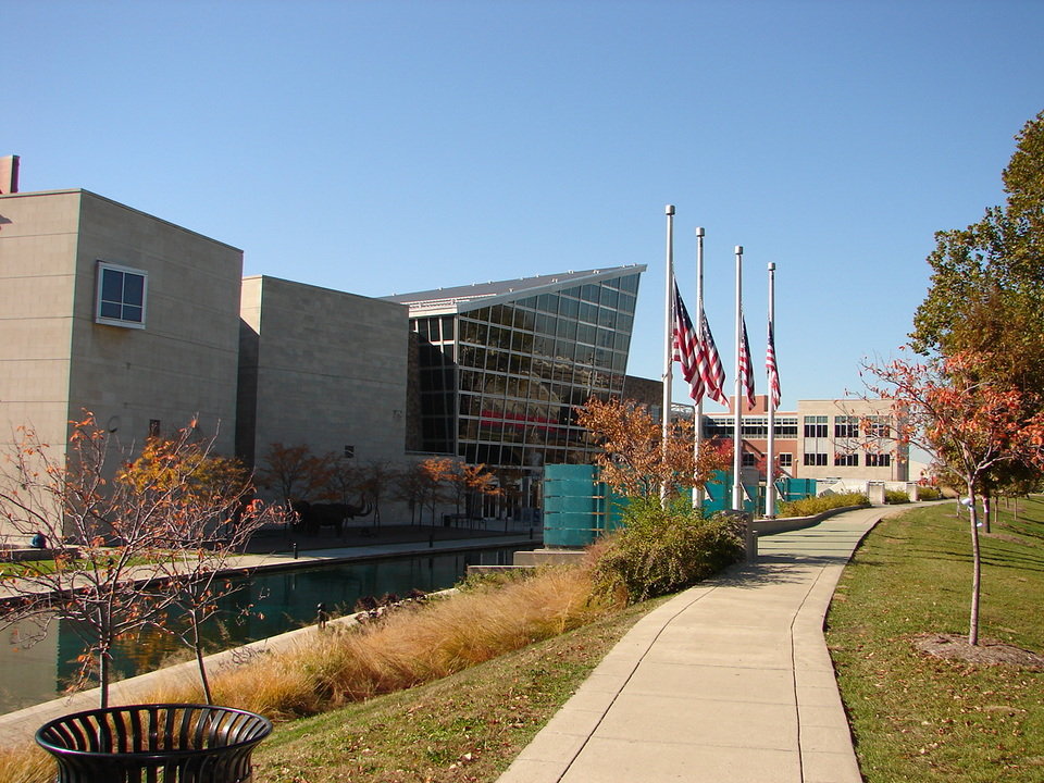 Indianapolis, IN : Indiana State Museum, flags at half staff for Rosa ...