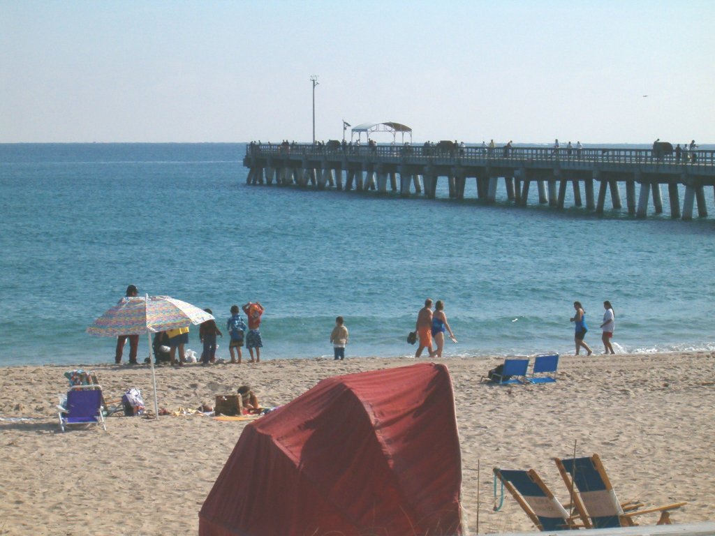 Lake Worth, FL: Lake Worth Beach Atlantic Ocean Dec. 25, 2003