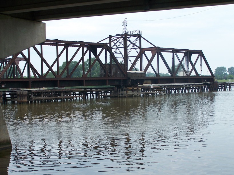 Bay City, MI: Railroad bridge crossing the Saginaw River