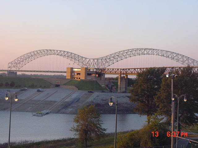 Memphis, TN: I-40 "M" bridge across the Mississippi River