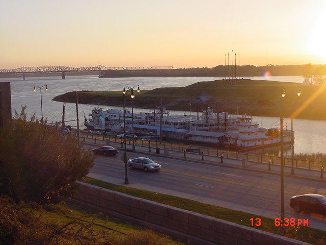 Memphis, TN: The old Railway and I-55 bridge and the Mississippi River