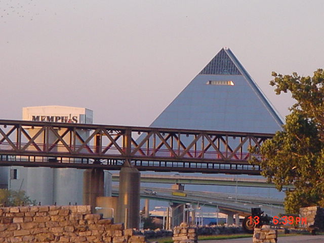 Memphis, TN : The bridge to Mud Island in front of The Pyramid photo ...