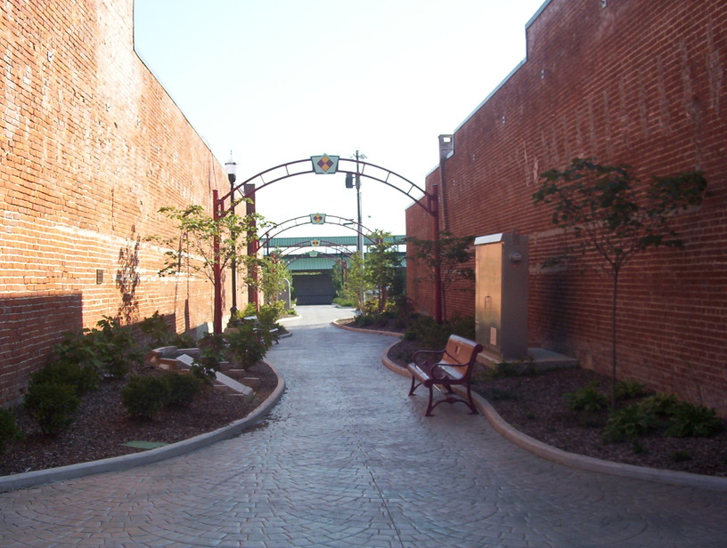McMinnville, TN: McMinnville, Tennessee - Walkway to Farmer's Market