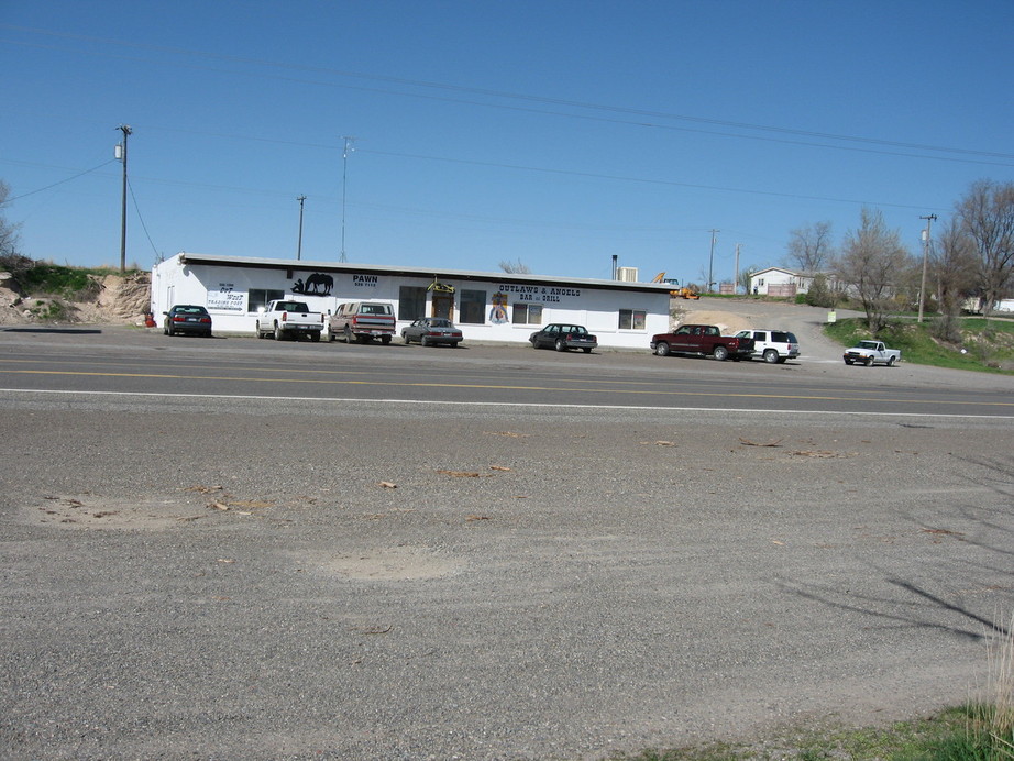 Bliss, ID: Outlaw Bar and Grill - Formerly Y-Inn
