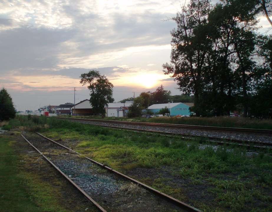 Waterman, IL: Train tracks through Waterman, IL