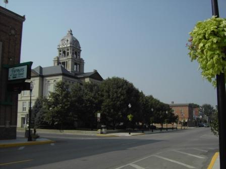 Lewistown, IL: fulton co courthouse downtown lewistown