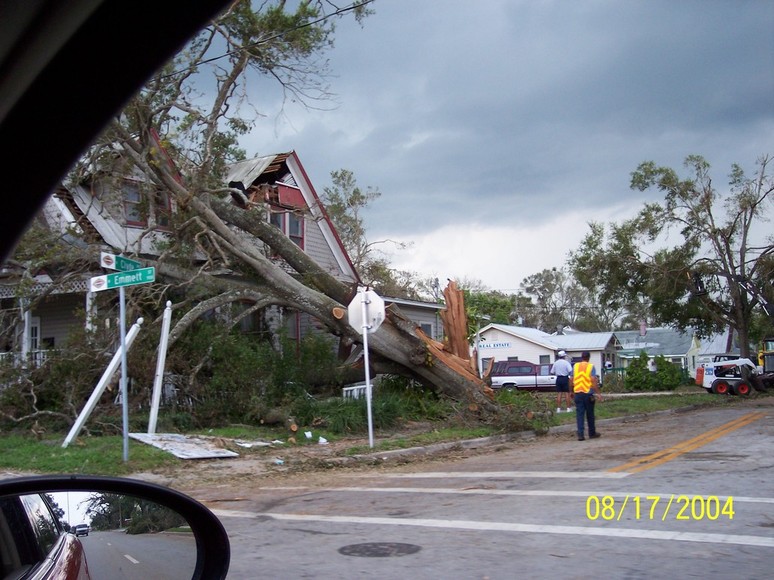 Kissimmee, FL: After the Storm. Hurricane Charlie
