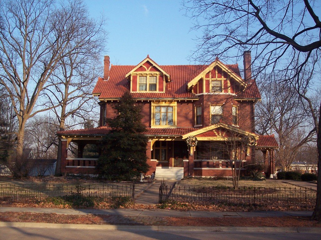 Mascoutah, IL: Beautiful Mansion on Railway