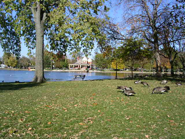 Pekin, IL: Mineral Springs Park Pavilion and lagoon