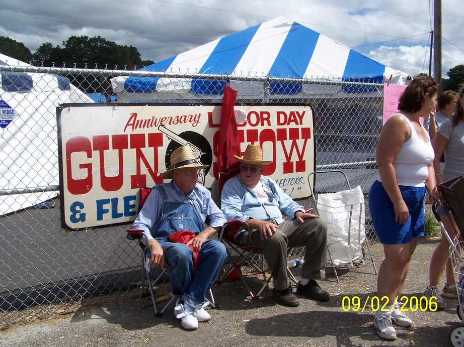 Hillsville, VA: "Locals" watching all the out-of-towners