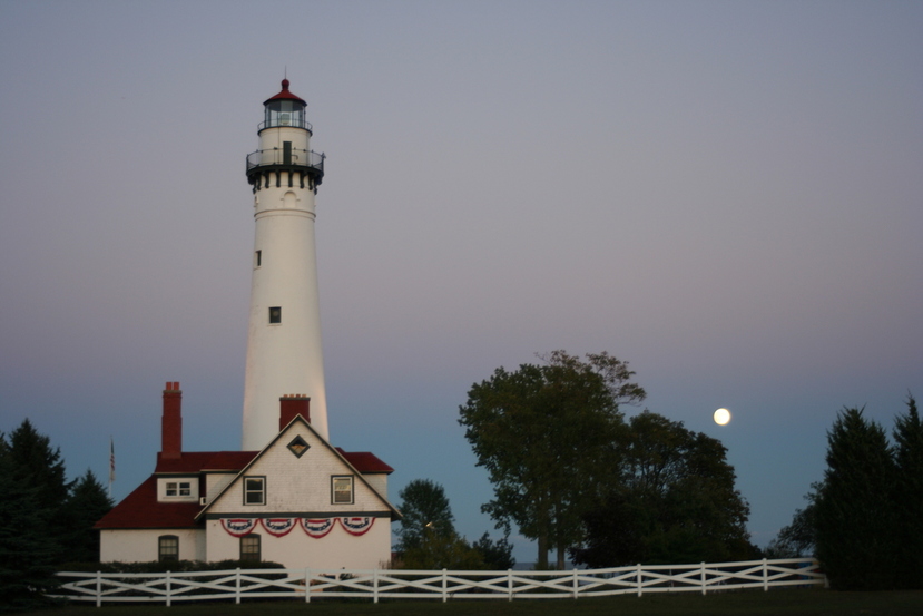 Wind Point, WI: Moon rise over Wind Point Lighthouse