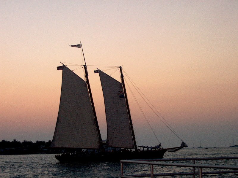 Key West, FL: SCHONNER AT SUNSET ON MALLORY SQUARE