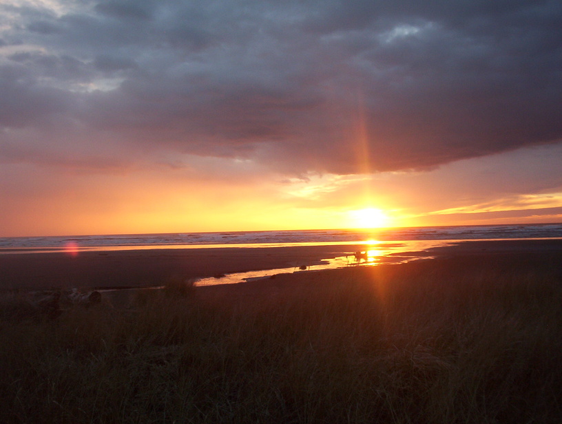 Moclips, WA: Sunset on the beach at Moclips