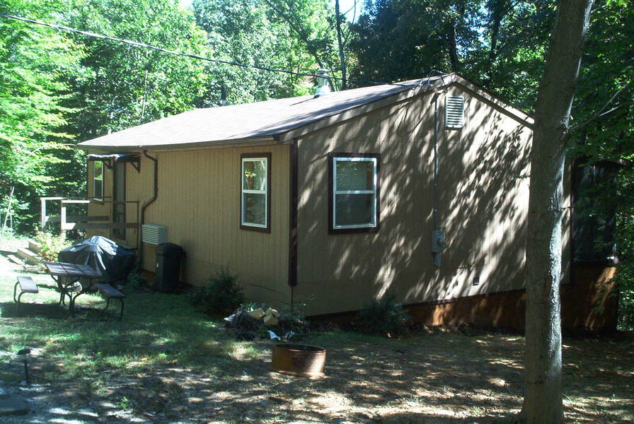 Nelsonville, OH: Settle Down Cabin has a facility that sits on 80 acres of wooded property.