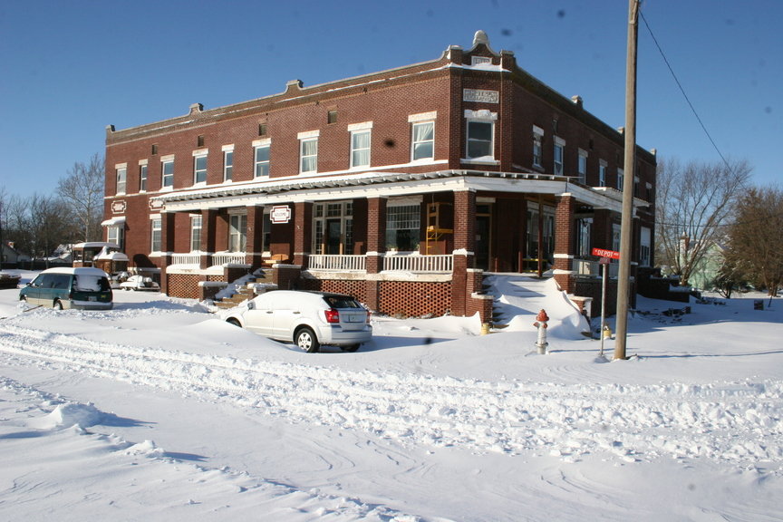 Cherryvale, KS: Leatherock Hotel, Cherryvale, Dec. 1, 2006 record snowstorm