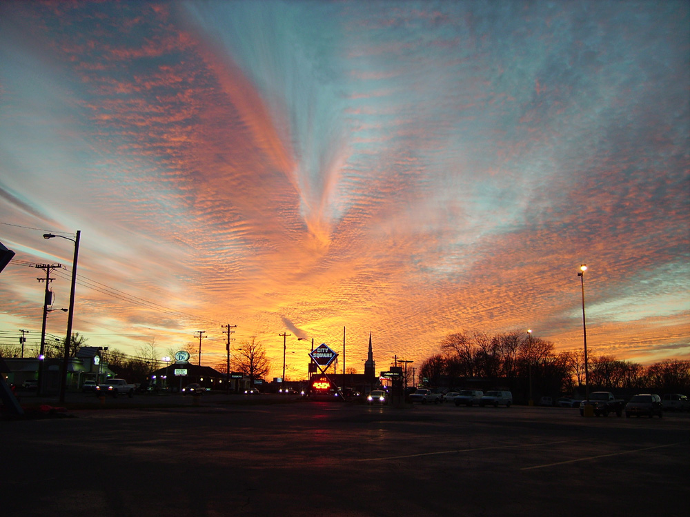 Hendersonville, TN: Setting sun as viewed on W. Main St.