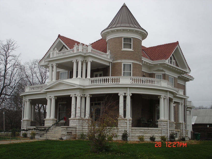 Mound City, IL: Wall Manor Mansion