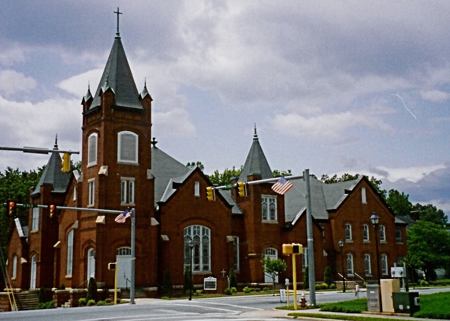 Marion, NC: Main Street Marion, NC heading North