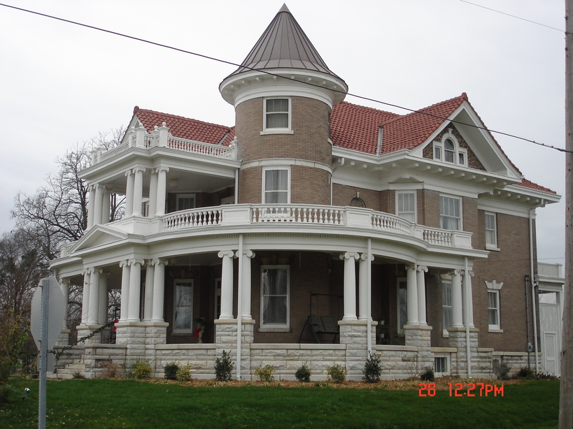 Mound City, IL: Wall Manor Mansion in Mound City, Il