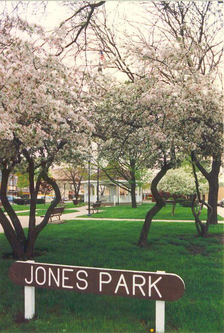 Canton, IL: Jones Park in Canton's uptown