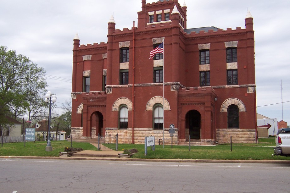 Bellville, TX: Bellville-the historic jail museum