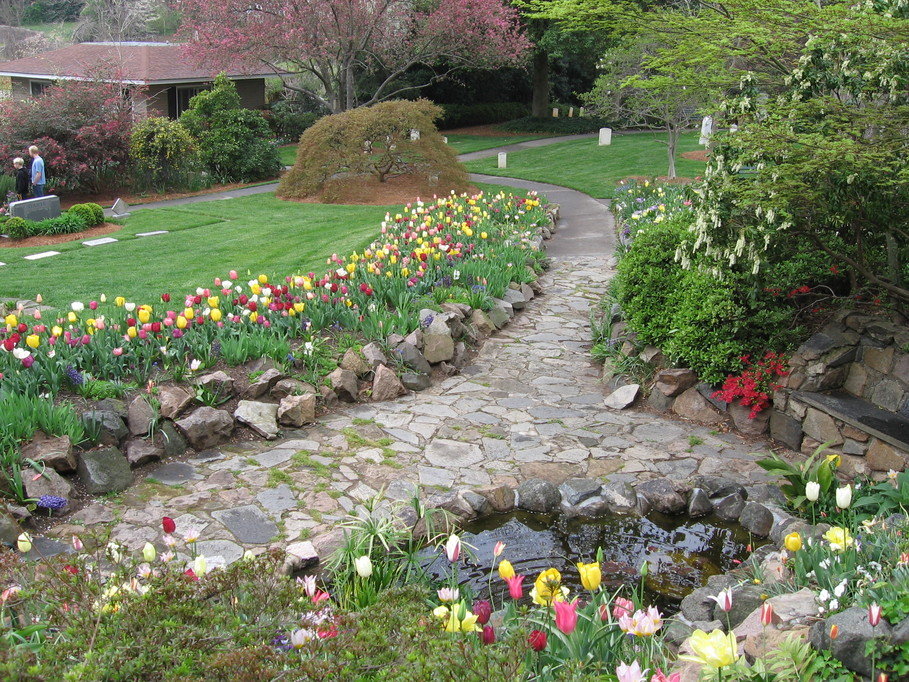 Concord, NC: Memorial Gardens