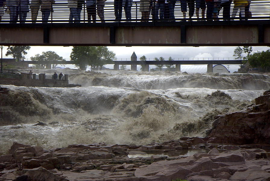 Sioux Falls, SD: The falls in flood time