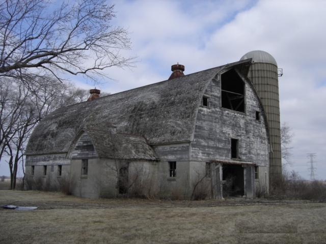 Grayslake, IL: Old Barn off Atkinson Road