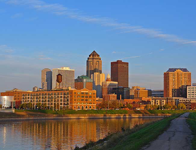 Des Moines, IA: Downtown Des Moines from SE 1st and Raccoon