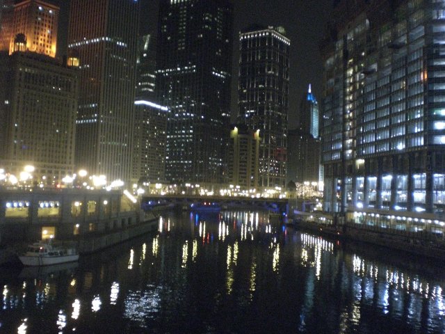 Chicago, IL: Chicago River at night