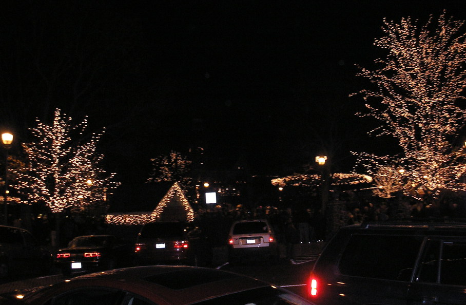 Woodstock, IL: Woodstock Festival of Lights - Day after Thanksgiving