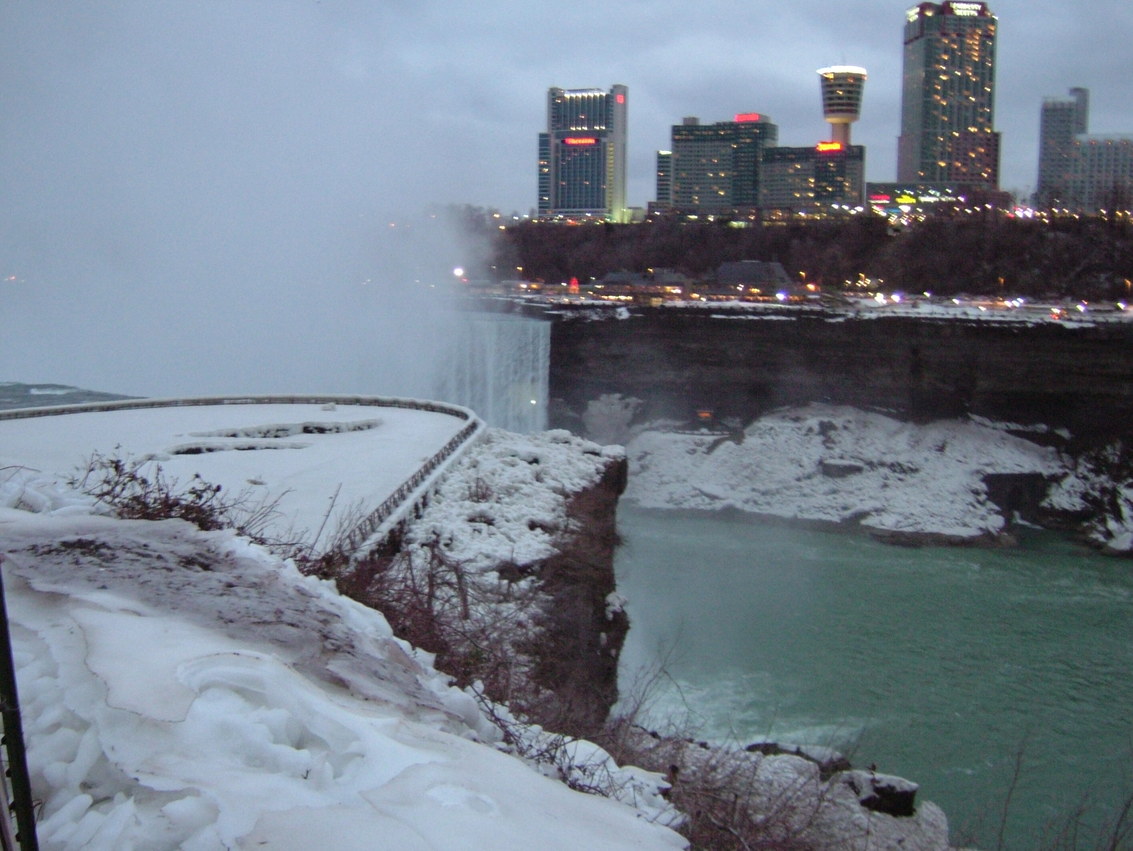 Niagara Falls, NY: Falls in Evening