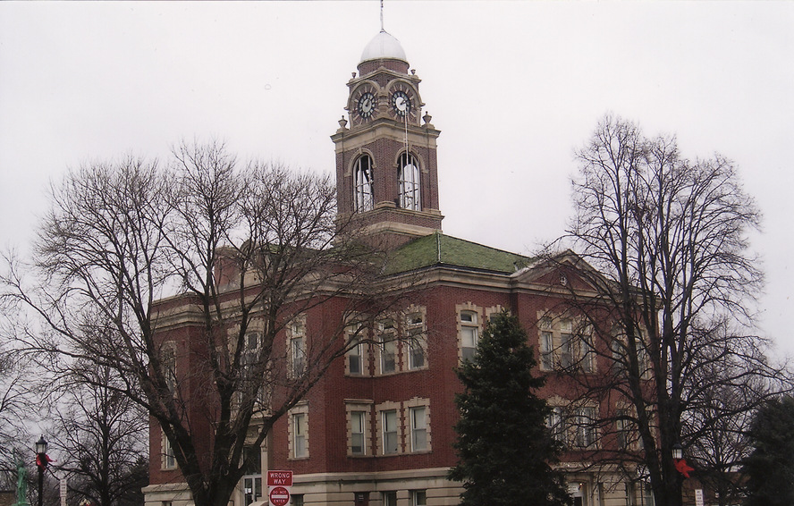 Leon, IA: Decatur COunty Courthouse, Located in the Center of the Leon Town Square