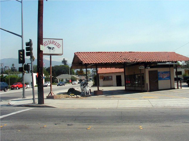 Monrovia, CA: Dairy on corner of Mayflower and Foothill