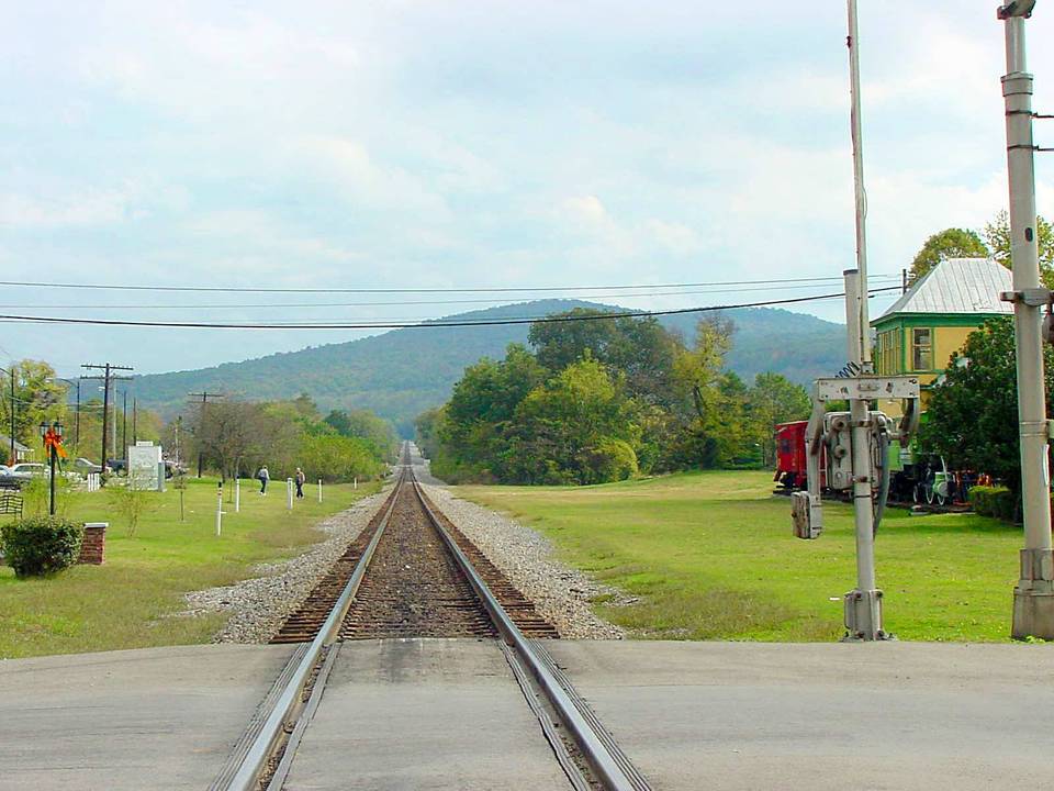 Cowan, TN : Tracks Thur Cowan photo, picture, image (Tennessee) at city