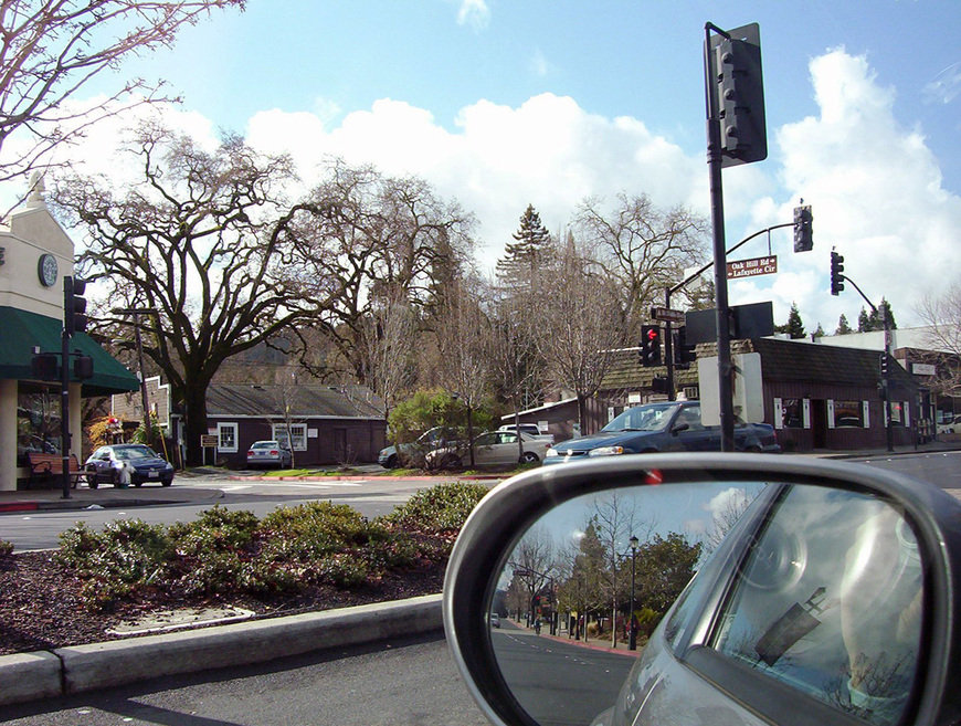 Lafayette, CA: Mt. Diablo Rd at Oak HIll/Lafayette Cir by Starbucks and the Round Up Saloon Feb 12, 2007
