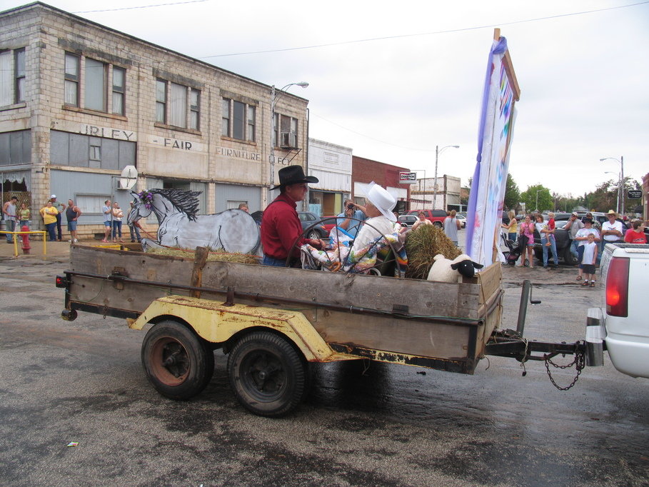Waynoka, OK Surprise Marriage proposal accepted during a parade on