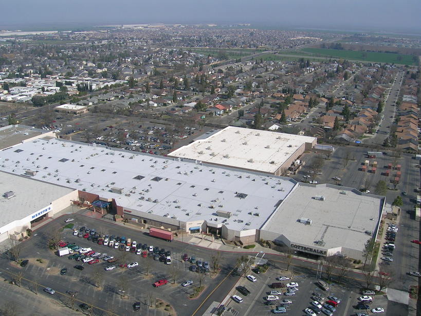 Woodland, CA: County Fair Mall