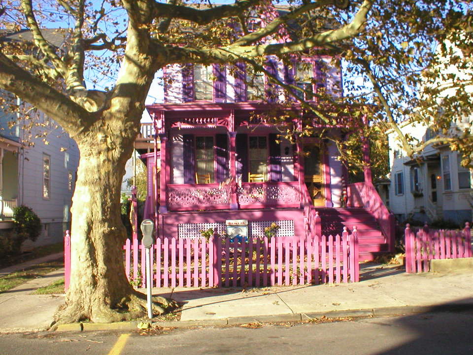 Cape May, NJ: Bright Pink House in Cape May