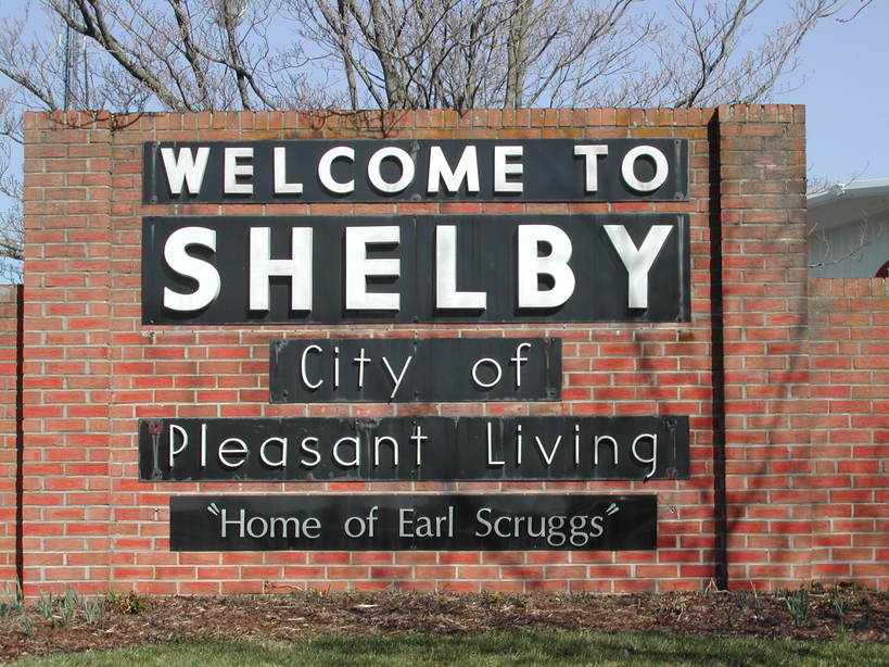 Shelby, NC: Shelby Welcome sign presenting Earl Scruggs the country singer