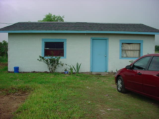 Olivarez, TX: Little House in Olivarez