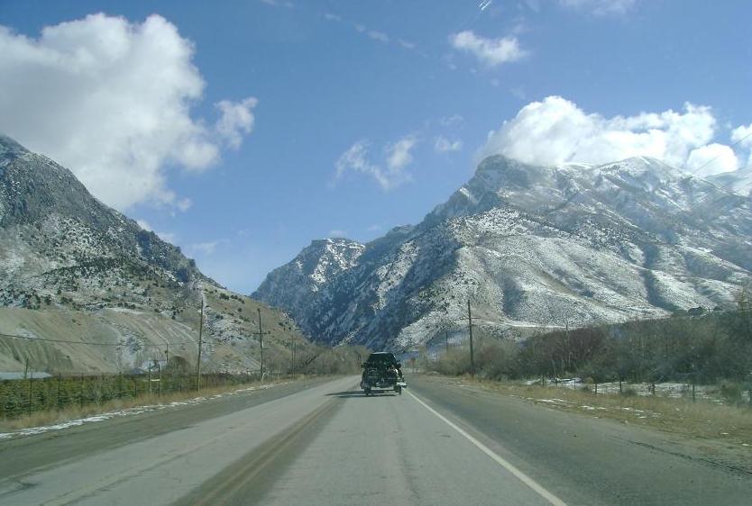 Cedar Hills, UT: Approach to Cedar Hills from Highland