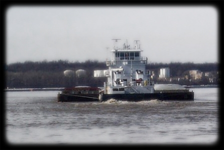 Owensboro, KY: Barge on the Ohio