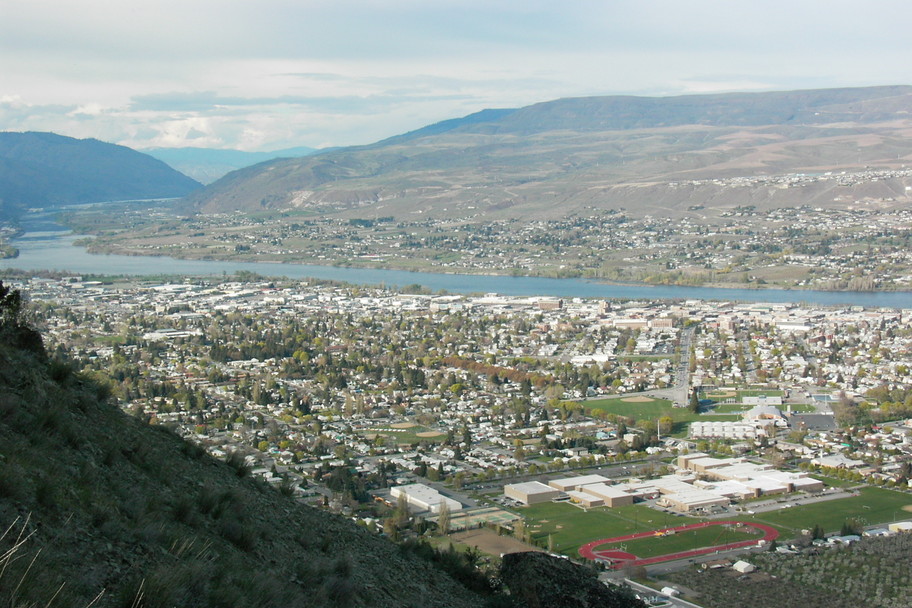Wenatchee, WA: View of Wenatchee and the Columbia River from Saddle Rock, looking north
