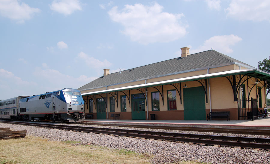 Mineola, TX: Amtrak's Texas Eagle at historic Mineola depot.