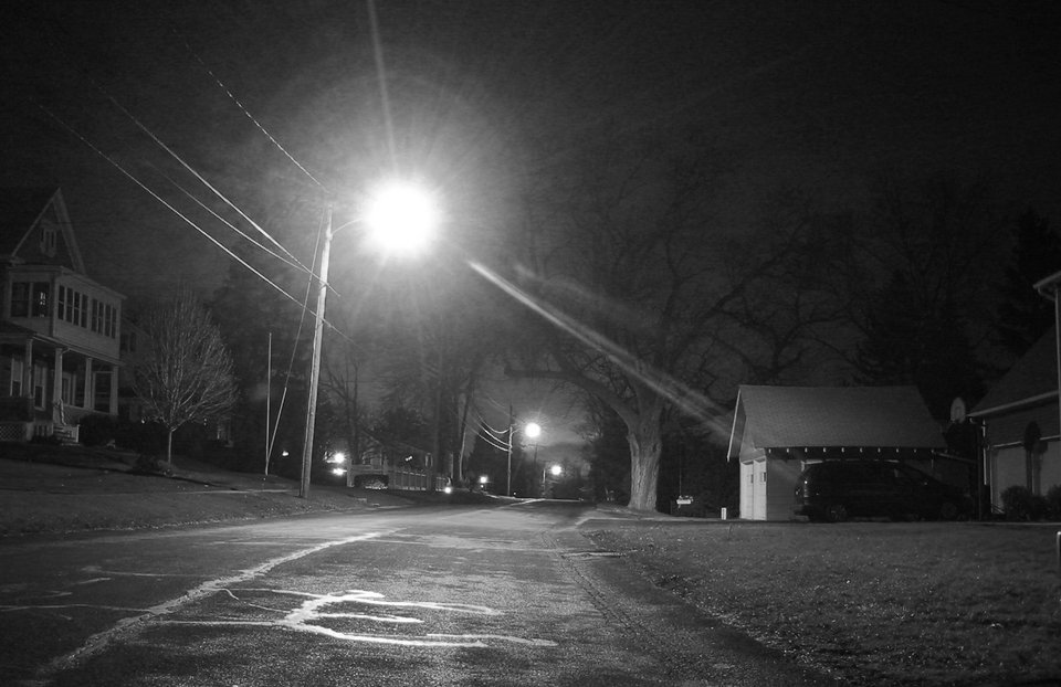 Ravena, NY: Western Ave. Ravena at night