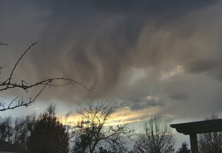 Haysville, KS: Haysville,kansas storm clouds are moving in,it looks ominius.