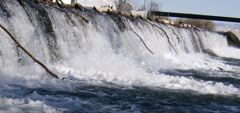 St. Anthony, ID: The Falls at veterans memorial park